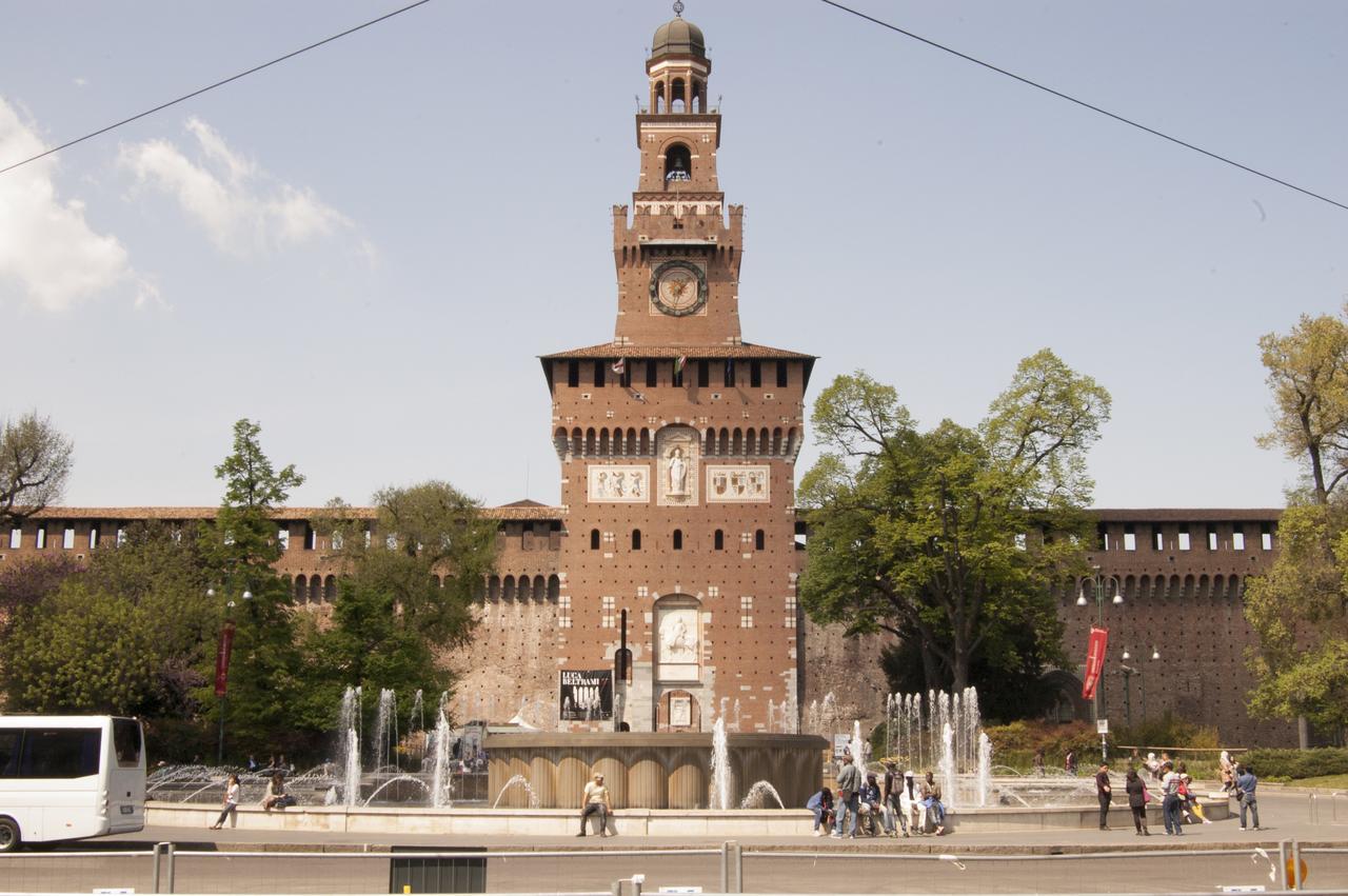Milano Castello Luxury Apartment Bagian luar foto